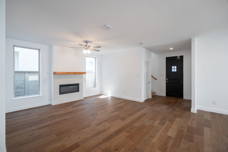 Spacious, unfurnished interior of a new home in Treeline, Justin (Image 15).