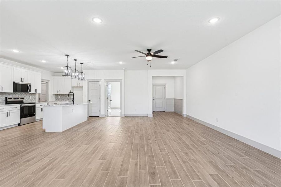 Spacious, unfurnished interior of a new home in , Granbury (Image 38).