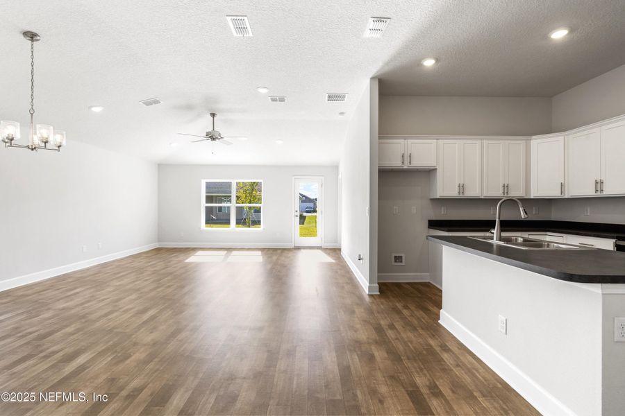 Spacious, unfurnished interior of a new home in Summerglen, Jacksonville (Image 19).