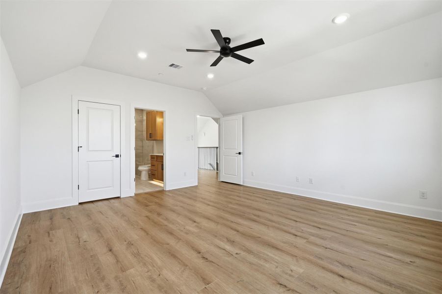 Spacious, unfurnished interior of a new home in , Houston (Image 21).