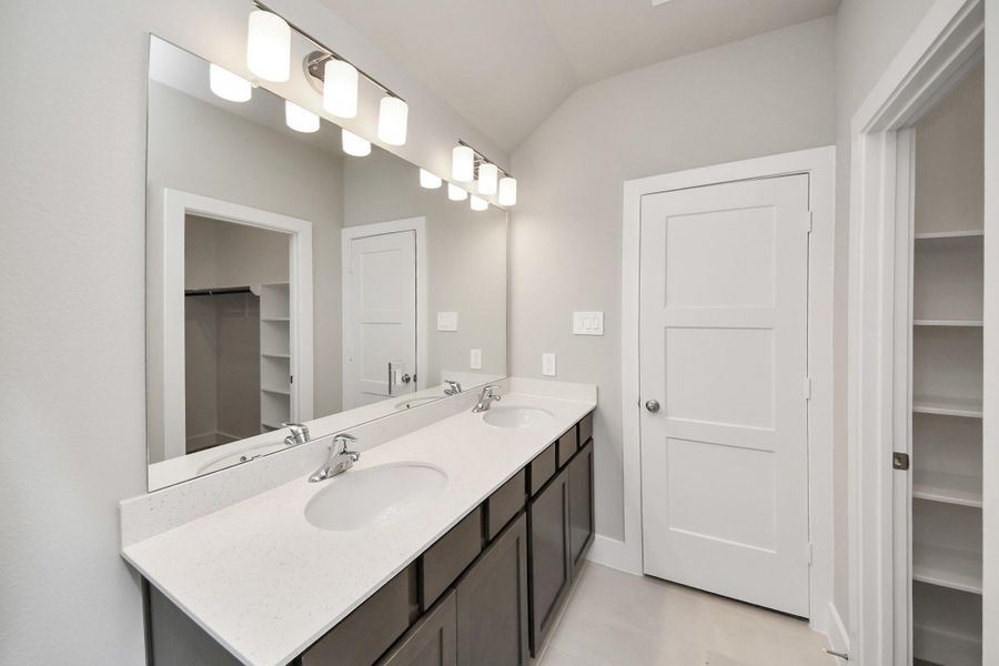 Furnished interior view inside a new home in , Tomball (Image 8).