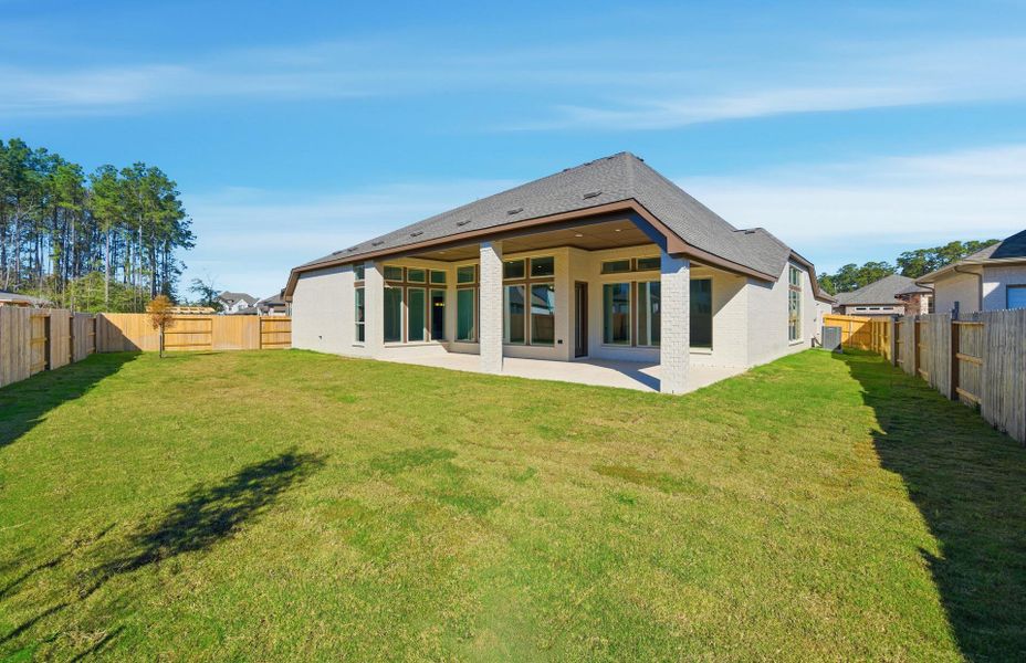 Exterior details and patio area of a home in Artavia 70′, Conroe (Image 28).