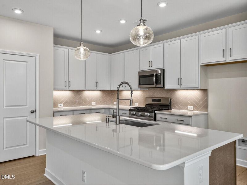 016-1280x960-kitchen