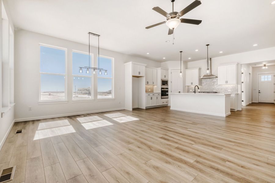 8777 San Diego - Living Area