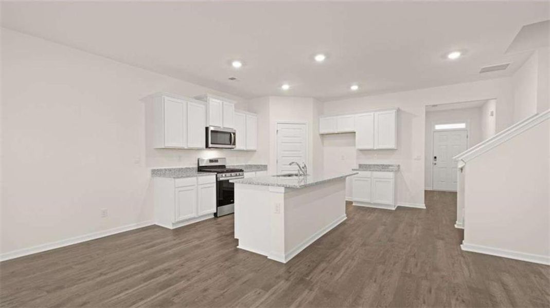 Spacious, unfurnished interior of a new home in Poplar Preserve, Newnan (Image 10).