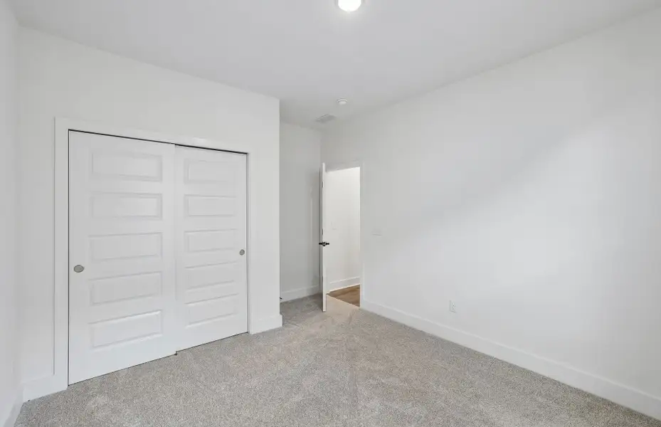 Spacious, unfurnished interior of a new home in Del Webb Barton Village, Lebanon (Image 21).
