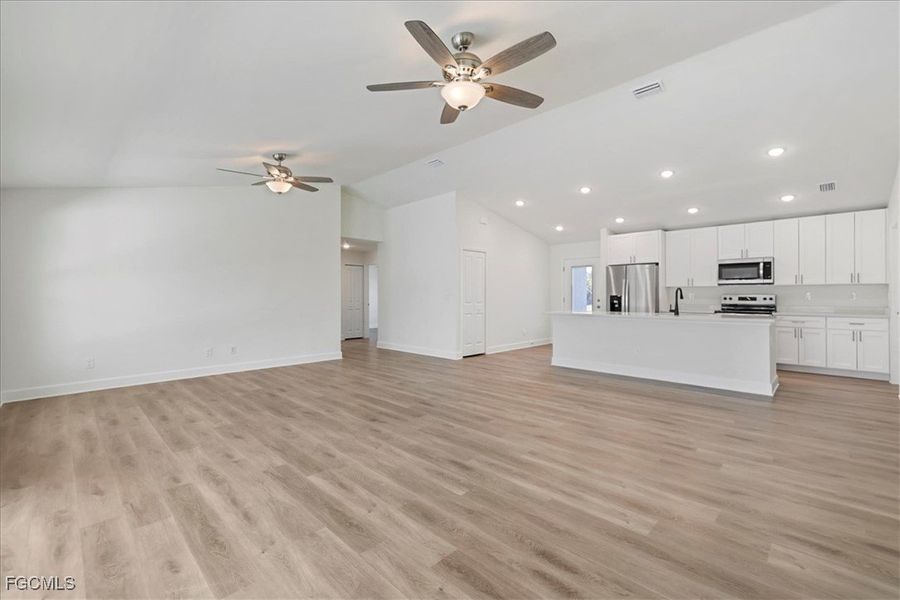 Spacious, unfurnished interior of a new home in Cape Coral, Cape Coral (Image 16).