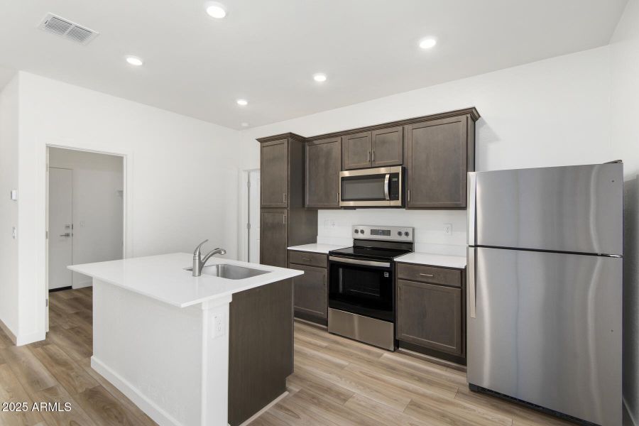 Southwest_Amado_L_002 Southwest_Amado_L_002