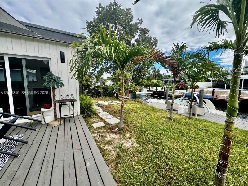 Exterior details and patio area of a home in , Fort Lauderdale (Image 30).