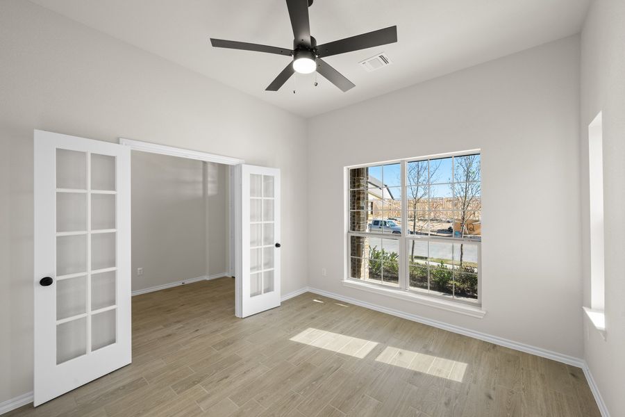 Spacious, unfurnished interior of a new home in Waterford Park, Weatherford (Image 28).