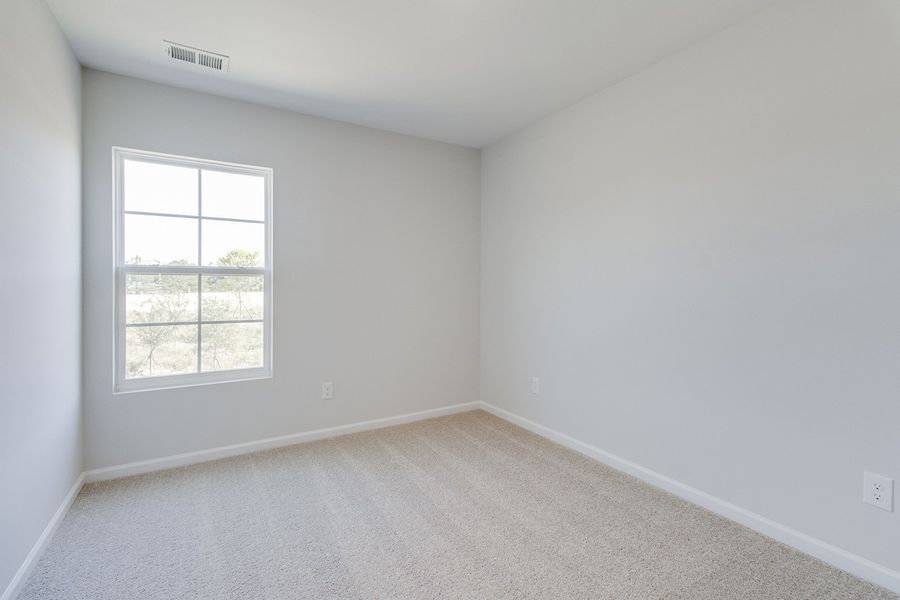 Spacious, unfurnished interior of a new home in Astoria, Columbia (Image 26).