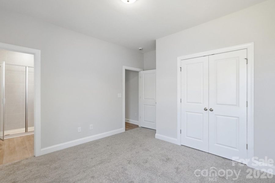 Spacious, unfurnished interior of a new home in Robinson Oaks, Gastonia (Image 30).
