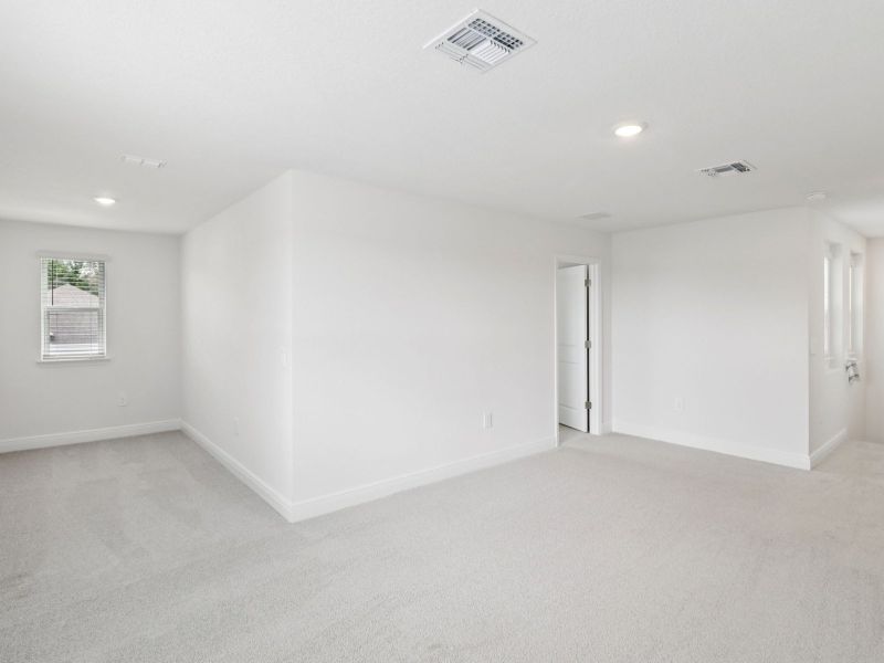 Spacious, unfurnished interior of a new home in Villamar - Classic Series, Winter Haven (Image 12).