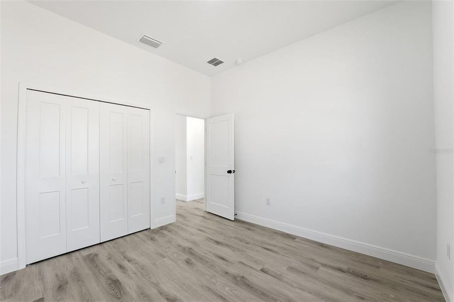 Spacious, unfurnished interior of a new home in , Ocala (Image 28).