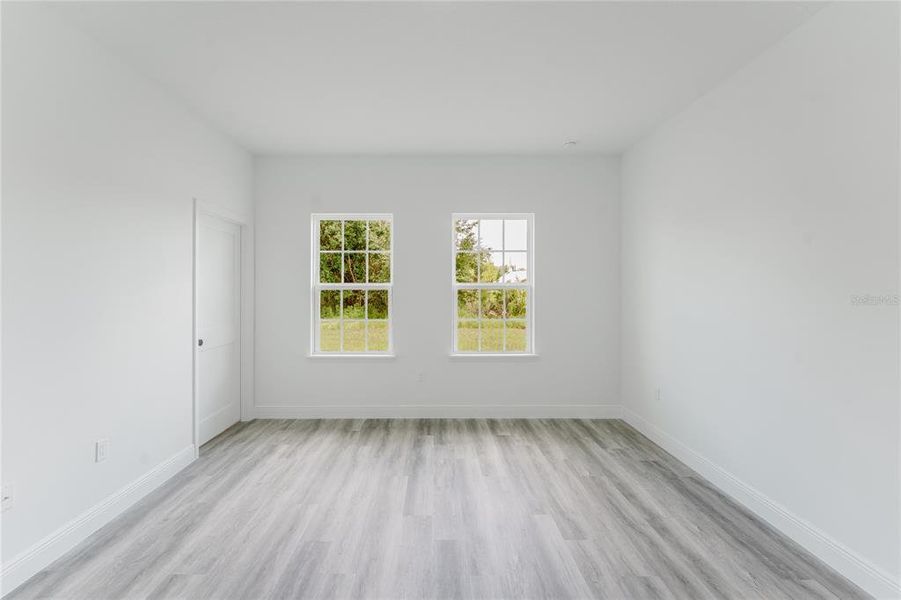 Spacious, unfurnished interior of a new home in , Ocala (Image 20).