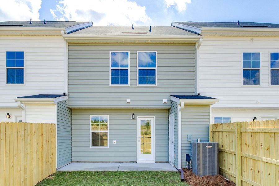 Exterior details and patio area of a home in Astoria, Columbia (Image 18).