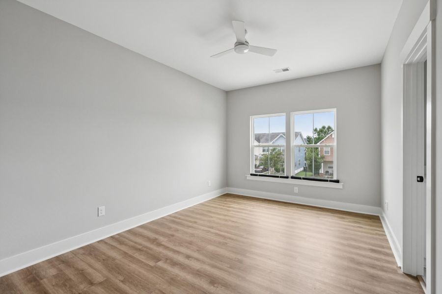 Spacious, unfurnished interior of a new home in , Goose Creek (Image 20).