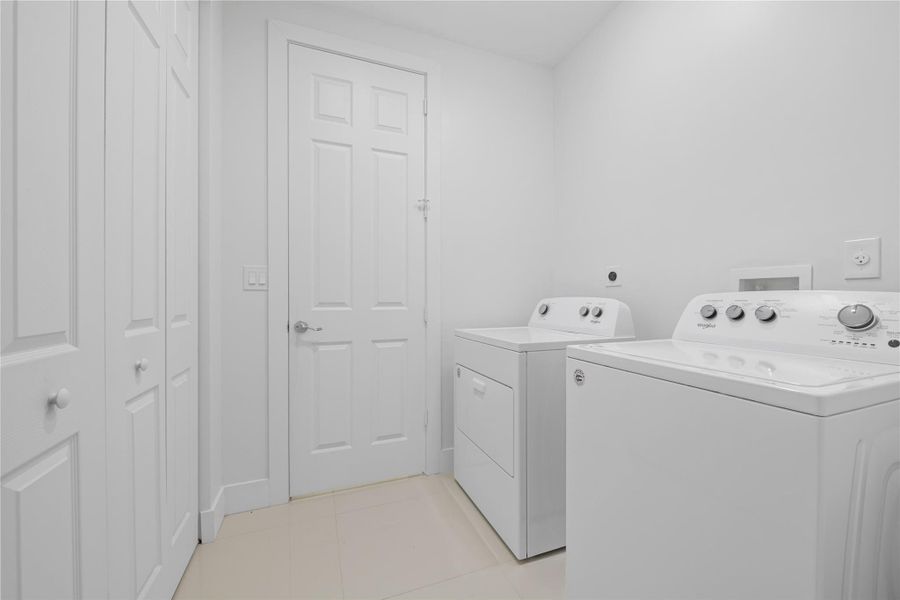 Furnished interior view inside a new home in , Fort Lauderdale (Image 6). Furnished interior view inside a new home in , Fort Lauderdale (Image 6).