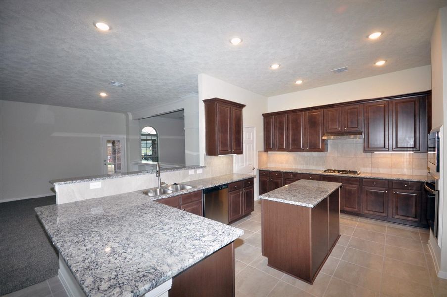 Furnished interior view inside a new home in Pedregal, League City (Image 14). Furnished interior view inside a new home in Pedregal, League City (Image 14).