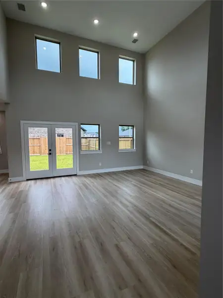 Spacious, unfurnished interior of a new home in , Spring (Image 23).