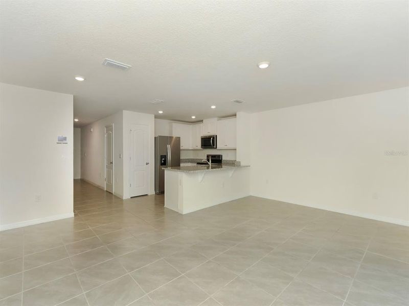 Spacious, unfurnished interior of a new home in , Harmony (Image 16).
