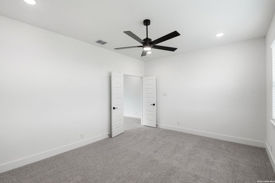 Spacious, unfurnished interior of a new home in Prominence Urban, San Antonio (Image 35).