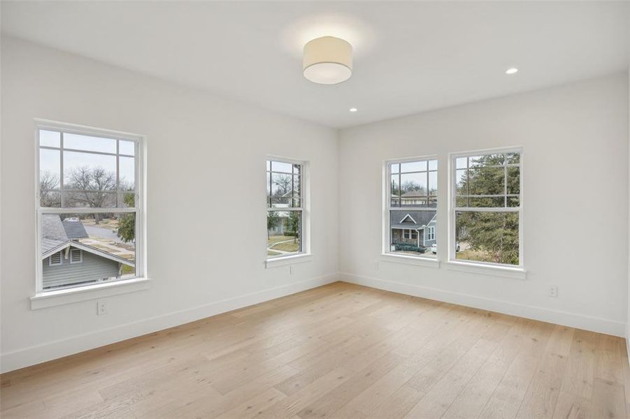 Spacious, unfurnished interior of a new home in , Dallas (Image 34).