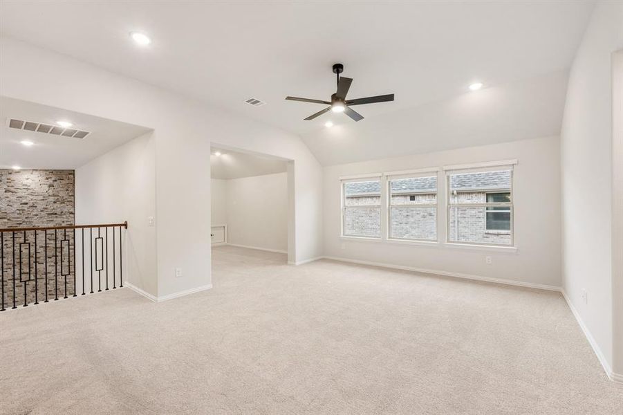 Spacious, unfurnished interior of a new home in Villages of Hurricane Creek, Anna (Image 36).