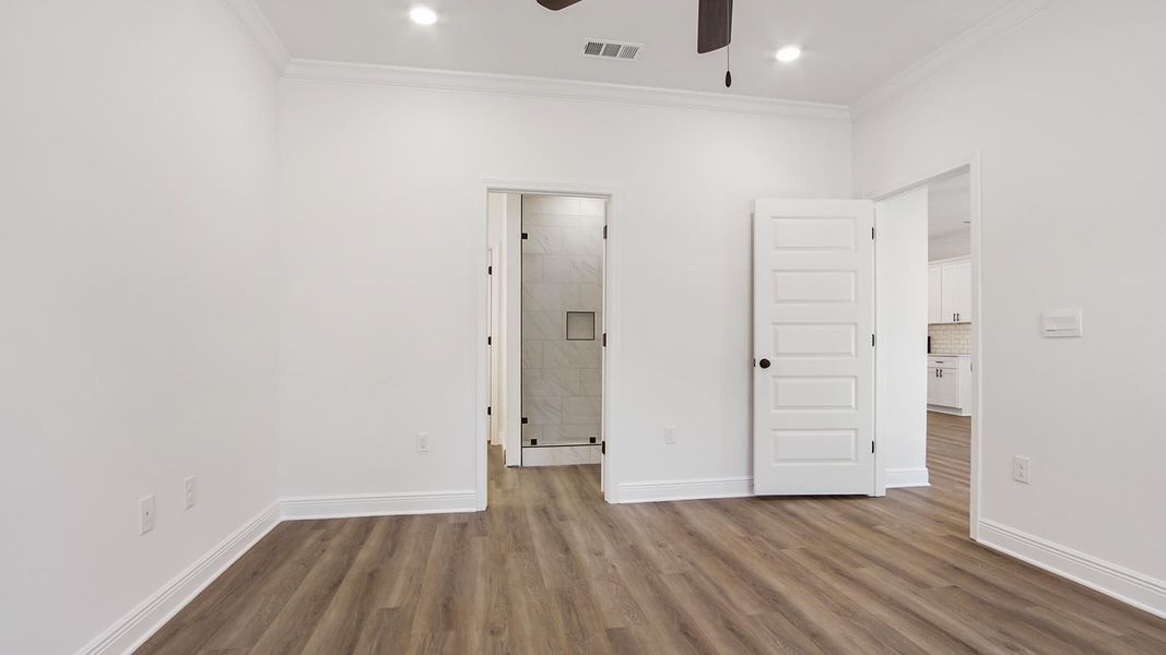 Spacious, unfurnished interior of a new home in Colonial East, Panama City Beach (Image 20). Spacious, unfurnished interior of a new home in Colonial East, Panama City Beach (Image 20).