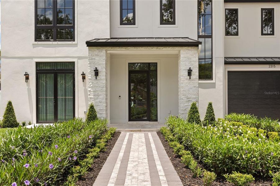 Exterior details and patio area of a home in , Orlando (Image 3).