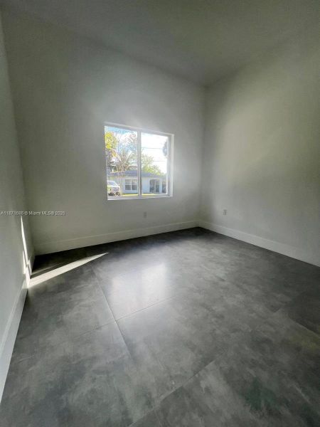 Spacious, unfurnished interior of a new home in , Fort Lauderdale (Image 6).
