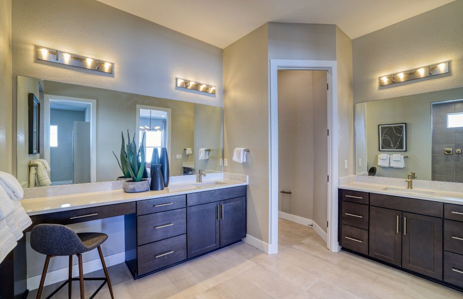 Furnished interior view inside a new home in Sterling Ranch, Littleton (Image 20).