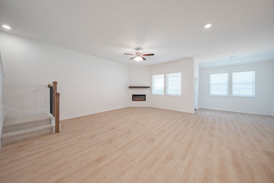 Spacious, unfurnished interior of a new home in The Villages of Hurricane Creek, Anna (Image 23).