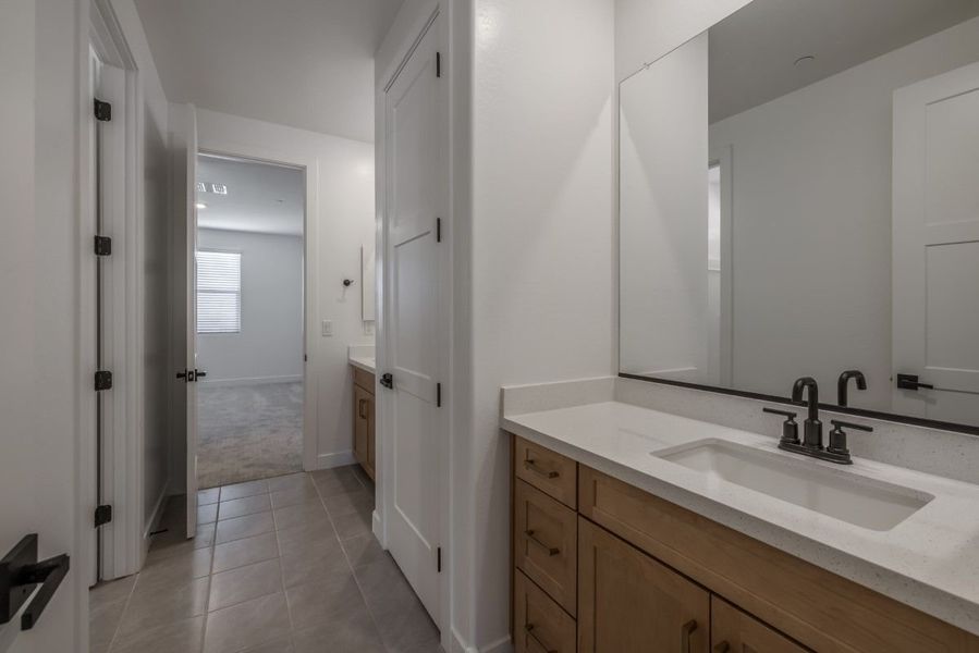 Representative furnished interior of a home built from the Ponderosa by William Ryan Homes in Silver Cross, San Tan Valley (Image 37).