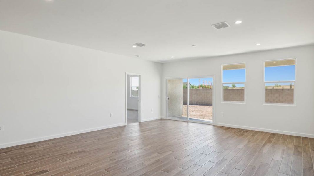 Spacious, unfurnished interior of a new home in Entrada Del Oro, Gold Canyon (Image 10). Spacious, unfurnished interior of a new home in Entrada Del Oro, Gold Canyon (Image 10).