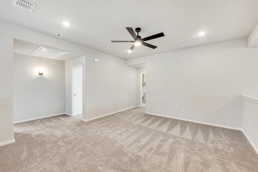 Spacious, unfurnished interior of a new home in Sunrise at Garden Valley 60-79, Waxahachie (Image 21). Spacious, unfurnished interior of a new home in Sunrise at Garden Valley 60-79, Waxahachie (Image 21).