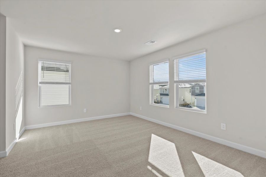 Spacious, unfurnished interior of a new home in Creek Ridge - Heritage Collection, Spartanburg (Image 14).
