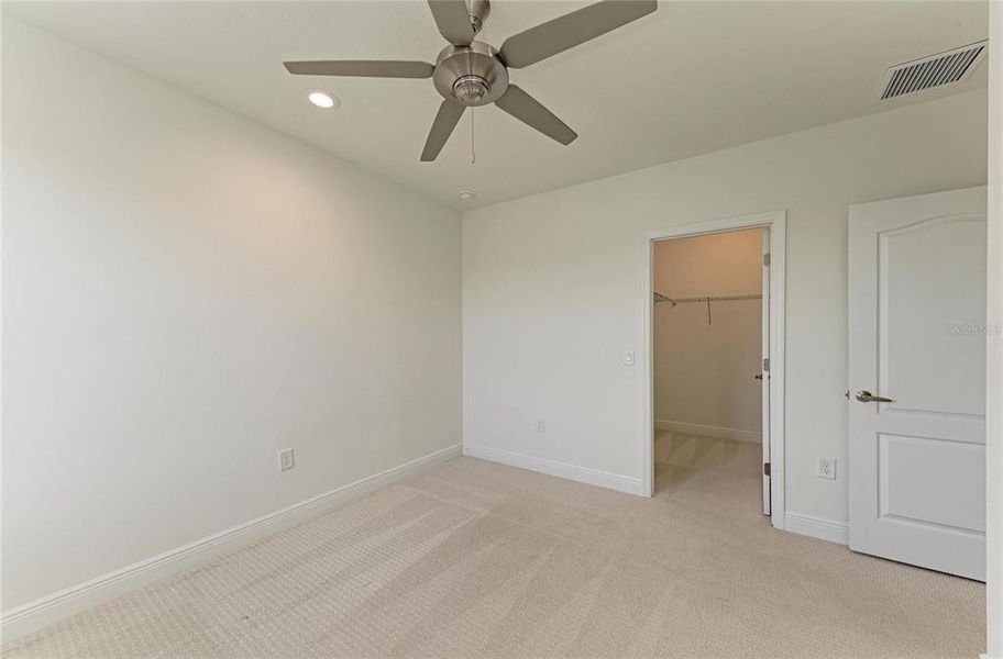 Spacious, unfurnished interior of a new home in , Sarasota (Image 38).
