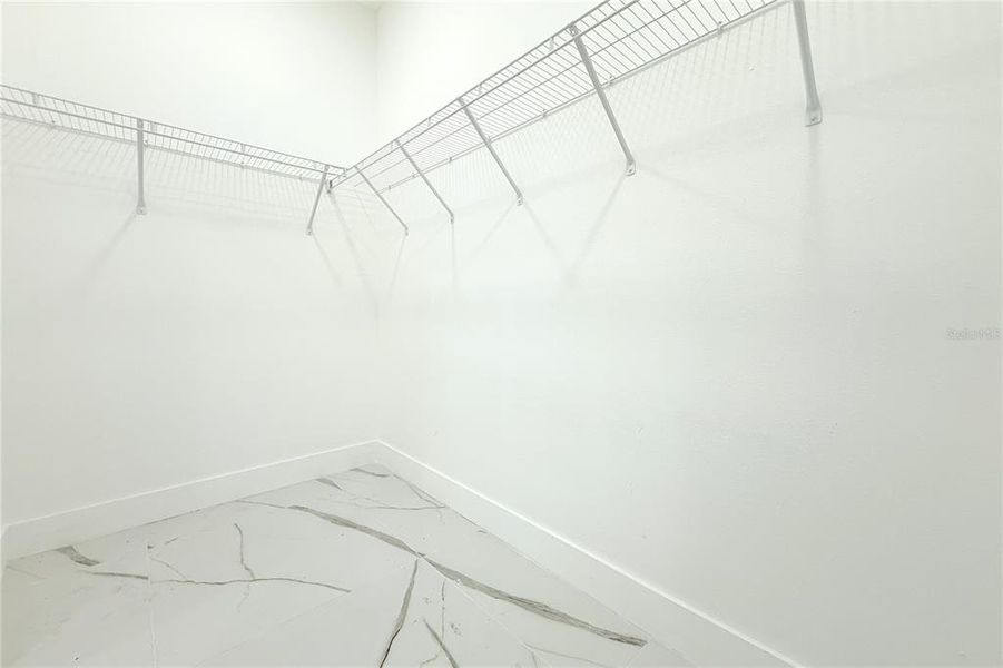 Spacious, unfurnished interior of a new home in , Tampa (Image 36).