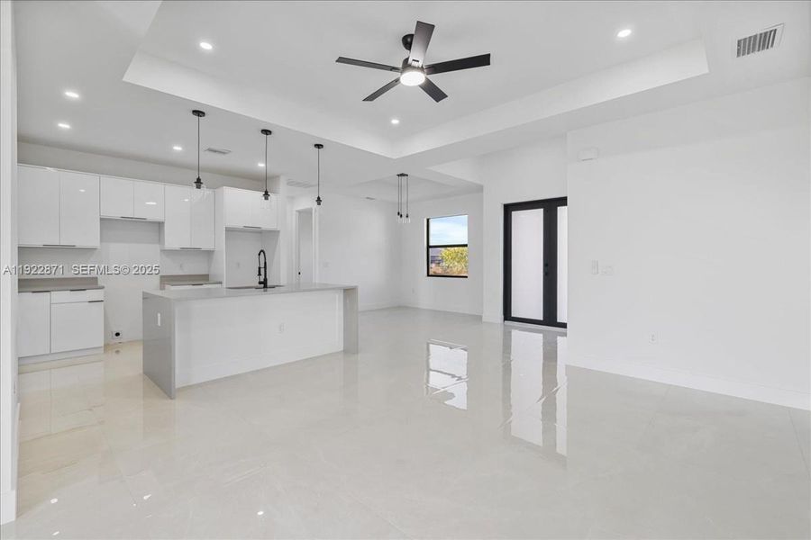 Spacious, unfurnished interior of a new home in , Lehigh Acres (Image 34).