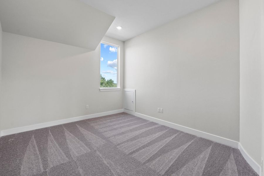 Spacious, unfurnished interior of a new home in Parmer Ranch, Georgetown (Image 32).