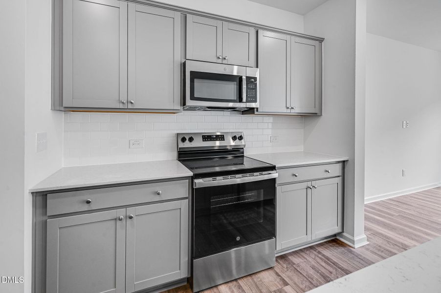 SUN_CaitlinCrossing_Pic_Cameron-18