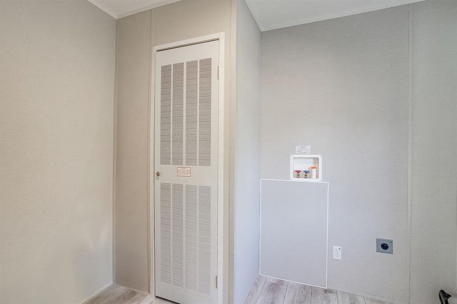 Spacious, unfurnished interior of a new home in , Granbury (Image 37). Spacious, unfurnished interior of a new home in , Granbury (Image 37).