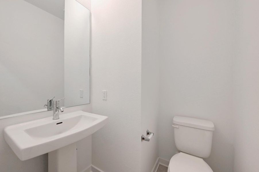 Furnished interior view inside a new home in , Buda (Image 8).