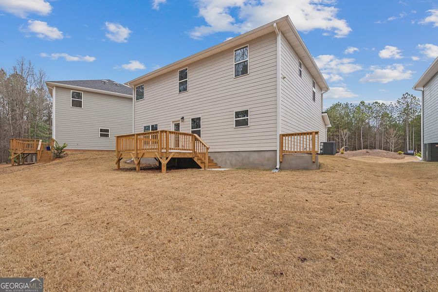 Exterior details and patio area of a home in Canterbury Villas, Carrollton (Image 21).