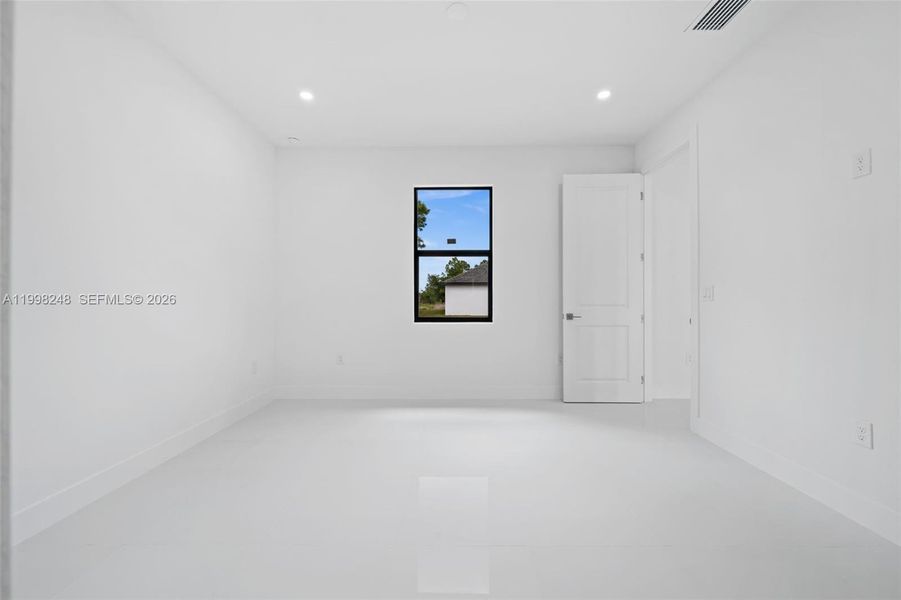 Spacious, unfurnished interior of a new home in , Lehigh Acres (Image 27).
