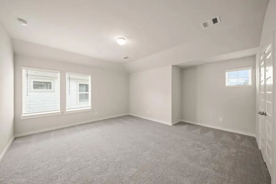 Spacious, unfurnished interior of a new home in Barton Creek Ranch, Conroe (Image 10). Spacious, unfurnished interior of a new home in Barton Creek Ranch, Conroe (Image 10).