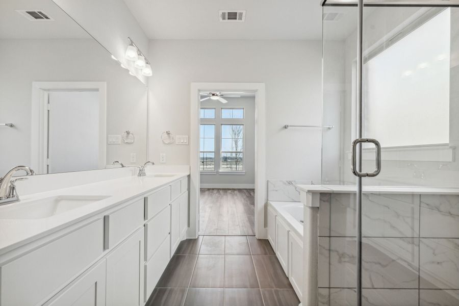 Furnished interior view inside a new home in Dove Hollow, Waxahachie (Image 13).