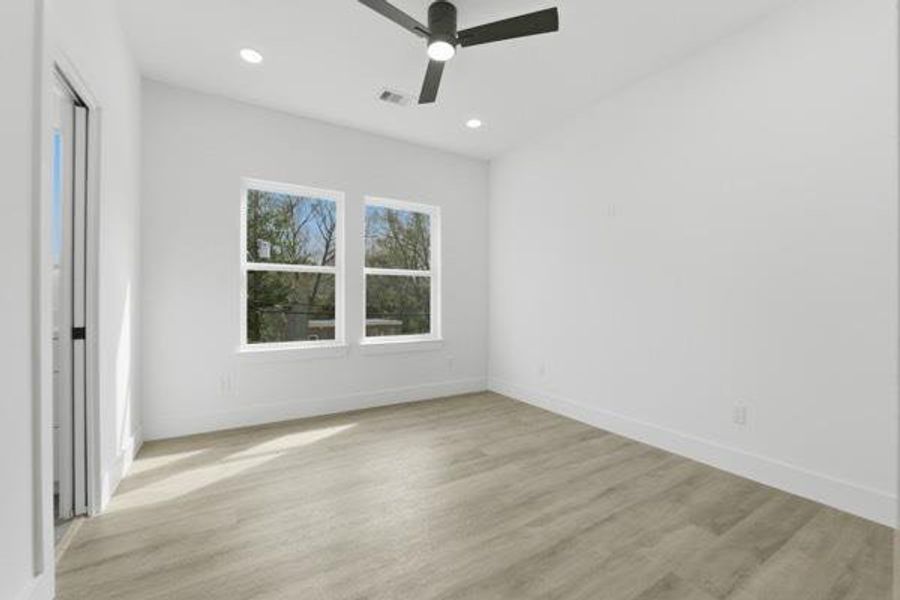 Spacious, unfurnished interior of a new home in , Houston (Image 18).