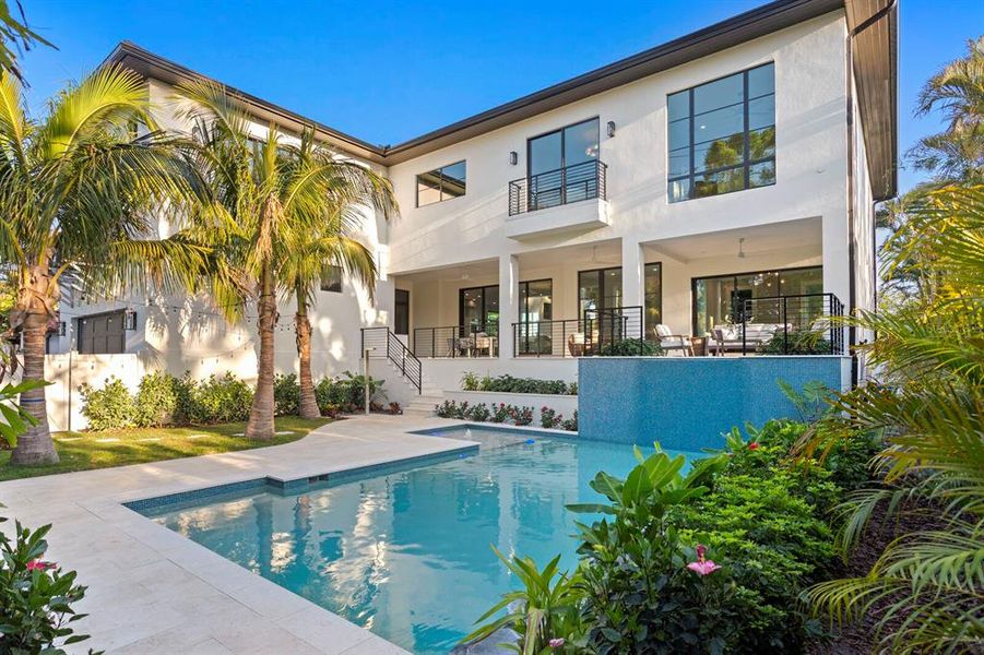 Exterior details and patio area of a home in , St. Petersburg (Image 4).